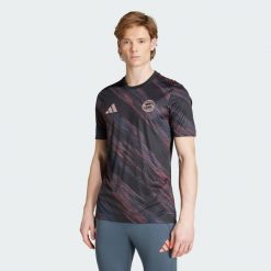 Koszulka FC Bayern 25/26 Pre-Match. Czarne t-shirty sportowe męskie Adidas, m, bez ramiączek, do piłki nożnej. Za 299.00 zł.
