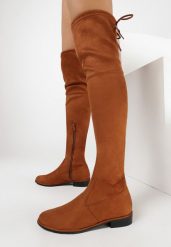 Ciemnobeżowe Kozaki Lady In Grey. Brązowe kozaki damskie Born2be, za kolano, bez obcasa, na płaskiej podeszwie. Za 149.99 zł.