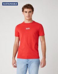 MĘSKI T-SHIRT WRANGLER SS SEAS LOGO TEE ROCOCCO RED W7AKGFXA4 112131348. Czerwone t-shirty męskie Wrangler, m, bez wzorów, bez kołnierzyka. Za 69.99 zł.