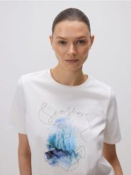 T-shirt z koralikowymi aplikacjami - biały. Białe t-shirty damskie Reserved, l, z aplikacjami, z bawełny, bez kołnierzyka. Za 79.99 zł.
