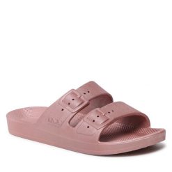 Klapki Freedom Moses. Czerwone klapki damskie Freedom moses, bez wzorów, bez obcasa. Za 119.99 zł.