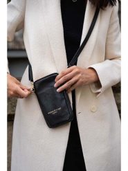 Maison héritage PARIS Skórzana torebka "Laila" w kolorze czarnym na telefon - 11 x 18 cm rozmiar: onesize. Czarne torebki klasyczne damskie maison héritage PARIS, bez wzorów, z materiału, bez dodatków. Za 130.99 zł.