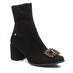 Botki Maciejka. Czarne botki damskie Maciejka, bez obcasa, na słupku, bez zapięcia. Za 429.99 zł.