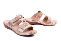 RIEKER 659X6-90 pink, klapki damskie. Czerwone klapki damskie Rieker, bez wzorów, bez obcasa. Za 319.90 zł.