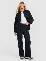 4F Spodnie dresowe z prostymi nogawkami damskie - czarne XS. Czarne spodnie dresowe damskie 4f, xs, bez wzorów, z dresówki. W wyprzedaży za 119.99 zł.