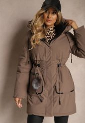 Brązowa Kurtka Parka ze Ściągaczami w Talii i Kapturem Zdobiona Zawieszką Zeriena. Brązowe kurtki damskie Renee, l, z aplikacjami, z jeansu. Za 299.99 zł.