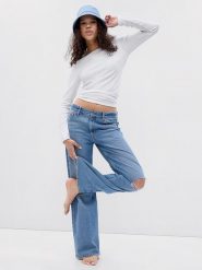 GAP Koszulka w kolorze białym rozmiar: M. Białe bluzki damskie GAP, m, bez wzorów, bez kołnierzyka, bez ramiączek. Za 70.08 zł.