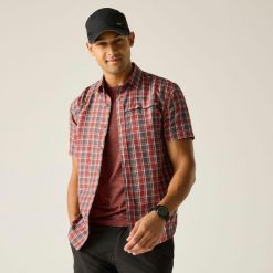 Koszula Regatta Mindano. Czerwone koszule męskie Regatta, bez wzorów, bez kołnierzyka, bez ramiączek. Za 139.99 zł.