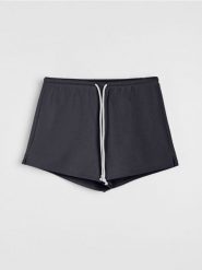 Szerokie szorty dresowe z rozcięciem - szary. Szare szorty damskie Sinsay, bez wzorów, z dresówki. Za 25.99 zł.