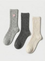 Skarpetki z bawełną z dekoracyjnym splotem 3 pack - wielobarwny. Skarpetki damskie Sinsay, bez wzorów, z bawełny. Za 17.99 zł.