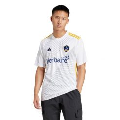 Koszulka domowa LA Galaxy 2025/26. Białe t-shirty sportowe męskie Adidas, bez ramiączek, do piłki nożnej. W wyprzedaży za 432.50 zł.