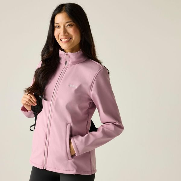 Connie V Damski wodoodporny softshell turystyczny. Czerwone kurtki softshell damskie Regatta, bez wzorów, z softshellu, bez kaptura. Za 139.99 zł.