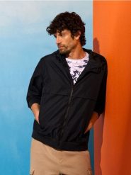 Kurtka techniczna z kapturem i ściągaczami - granatowy. Niebieskie kurtki męskie Sinsay, l, bez wzorów, z kapturem. Za 69.99 zł.