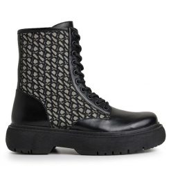 Botki Pepe Jeans. Czarne botki damskie Pepe Jeans, z jeansu, bez obcasa, na płaskiej podeszwie, bez zapięcia. Za 609.99 zł.