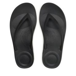 Japonki FitFlop. Czarne klapki damskie FitFlop, bez wzorów, bez obcasa. Za 129.99 zł.