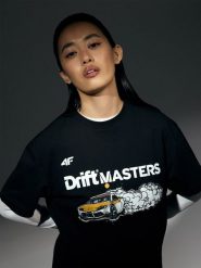 4F T-shirt regular z nadrukiem uniseks 4F x Drift Masters - czarny S. Czarne t-shirty męskie 4f, m, bez wzorów, z bawełny, bez kołnierzyka. Za 119.99 zł.
