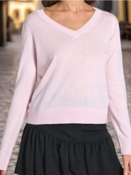 Sweter z dekoltem V - różowy. Czerwone swetry klasyczne damskie Sinsay, l, bez kołnierzyka. Za 15.99 zł.