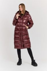 HETREGO Bordowy damski płaszcz puchowy Tara Woman Oversized Quilted Coat. Czerwone płaszcze damskie HETREGO, bez wzorów, z poliamidu, eleganckie. W wyprzedaży za 1,059.99 zł.