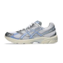 Uniseksowe buty sportowe ASICS GEL-1130 White / Light Sapphire. Niebieskie buty sportowe na co dzień męskie Asics, z gumy, bez zapięcia, trekkingowe. Za 500.00 zł.