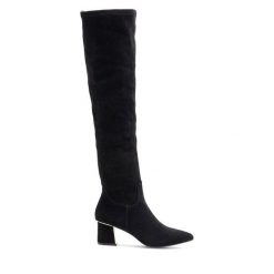 Kozaki Lasocki. Czarne kozaki damskie Lasocki, bez obcasa, na słupku. Za 299.99 zł.
