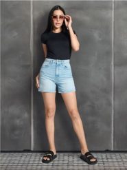 Koszulka - czarny. Czarne t-shirty damskie Sinsay, l, bez wzorów, bez kołnierzyka. Za 19.99 zł.