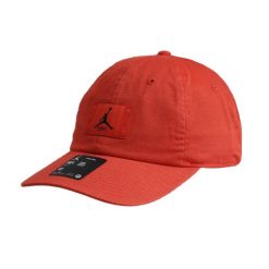 Czapka z daszkiem Air Jordan Jumpman Red Club Cap Czerwona FD5181-604. Czerwone czapki męskie Jordan, bez wzorów, sportowe. Za 118.99 zł.