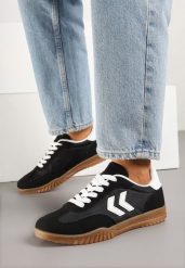 Czarne Sneakersy Typu Kultowe Tenisówki Zdobione Przeszyciami Naporae. Czarne trampki i tenisówki damskie Renee, z aplikacjami, z jeansu. Za 79.99 zł.