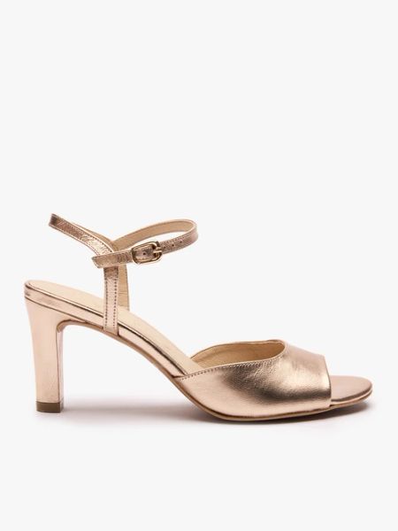 Platynowe sandały na szpilce. Brązowe sandały damskie Ryłko, bez wzorów, ze skóry, bez obcasa, na szpilce. Za 399.99 zł.