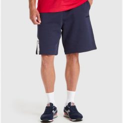 Spodenki krótkie męskie DIADORA BERMUDA ICON. Niebieskie szorty męskie Diadora, bez kołnierzyka. Za 69.99 zł.