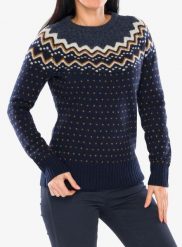 Sweter damski Fjallraven Ovik Knit Sweater. Niebieskie swetry klasyczne damskie Fjällräven, na zimę, m, z dzianiny, bez kołnierzyka. Za 860.00 zł.