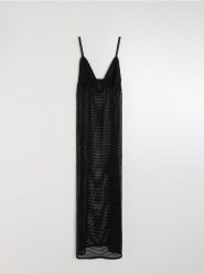 Długa dzianinowa sukienka plażowa na ramiączkach - czarny. Czarne sukienki damskie Sinsay, na plażę, l, bez wzorów, z dzianiny, bez kołnierzyka, bez ramiączek, maxi. Za 39.99 zł.