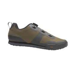 Buty Giro Tracker. Zielone buty trekkingowe męskie GIRO, bez zapięcia, rowerowe. W wyprzedaży za 429.35 zł.