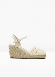 Sandały na koturnie. Brązowe sandały damskie bonprix, bez wzorów, z koronki, bez obcasa, na koturnie. Za 142.99 zł.