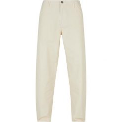 Spodnie z płótna Urban Classics. Białe spodnie materiałowe męskie Urban Classics, bez wzorów. Za 275.00 zł.
