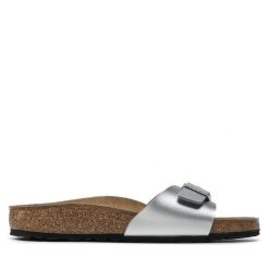 Klapki Birkenstock. Szare klapki damskie Birkenstock, bez wzorów, bez obcasa. Za 259.99 zł.