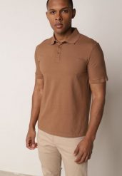 Brązowa Gładka Koszulka Polo o Klasycznym Kroju Sinopea. Brązowe koszulki polo męskie Born2be, l, bez wzorów, z jeansu, bez ramiączek. Za 79.99 zł.