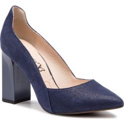 Półbuty CAPRICE - 9-22411-22 Blue Jeans Sue 802. Niebieskie półbuty damskie Caprice, bez wzorów, z jeansu, eleganckie, bez obcasa, na obcasie. W wyprzedaży za 179.00 zł.