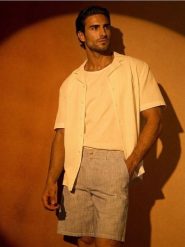 Szorty chino w paski - granatowy. Niebieskie szorty męskie Sinsay, bez wzorów, z materiału. Za 59.99 zł.