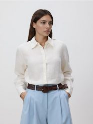 Szorty z plecionym paskiem - jasnoniebieski. Niebieskie szorty damskie Reserved, bez wzorów, z tkaniny. Za 129.99 zł.