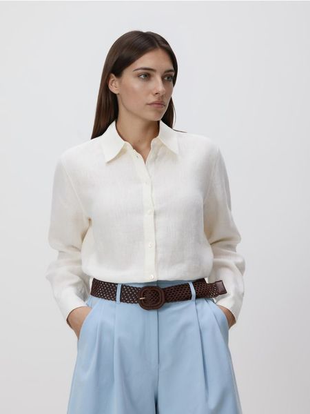 Szorty z plecionym paskiem - jasnoniebieski. Niebieskie szorty damskie Reserved, bez wzorów, z tkaniny. Za 129.99 zł.