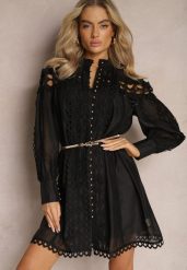 Czarna Koszulowa Sukienka Mini z Paskiem Zdobiona Koronką Organdi. Czarne sukienki damskie Renee, na lato, m, z aplikacjami, z koronki, bez kołnierzyka, bez ramiączek, mini, koszulowe. W wyprzedaży za 175.99 zł.