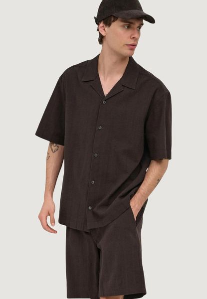 Dres Mężczyzna ONLY & SONS ONSCRUZ RLX SEERSUCKER SET. Brązowe szorty męskie Only & Sons, na lato, bez wzorów, z bawełny, eleganckie. Za 301.72 zł.