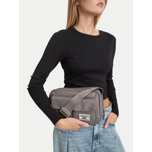 Torebka Guess Jeans. Szare listonoszki damskie Guess Jeans, z aplikacjami, z jeansu, bez dodatków. Za 179.99 zł.