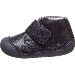 Skórzane buty w kolorze granatowym do nauki chodzenia. Niebieskie buciki dla niemowląt Richter, ze skóry, bez zapięcia. W wyprzedaży za 132.95 zł.