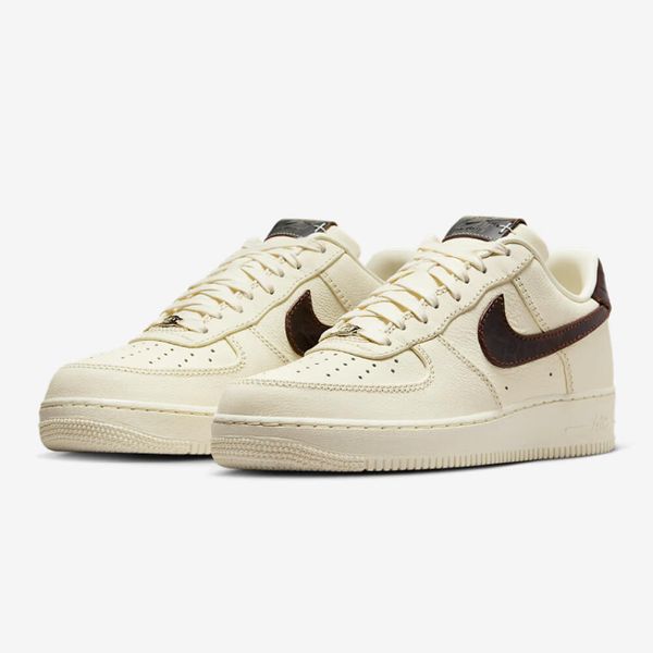 Buty Sportowe Męskie Nike Air Force 1 '07. Brązowe buty sportowe na co dzień męskie Nike, bez zapięcia, nike air force. Za 475.20 zł.