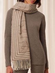 Triumph Szal w kolorze karmelowym rozmiar: onesize. Brązowe szaliki i kominy damskie Triumph, bez wzorów, z materiału. Za 117.45 zł.