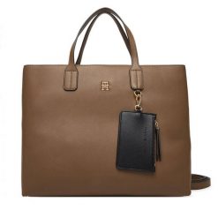 Torebka Tommy Hilfiger. Brązowe torebki klasyczne damskie Tommy Hilfiger, bez wzorów, bez dodatków. Za 699.99 zł.