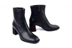 BIOECO BY ARKA 7951 0308+2920 czarny, botki damskie. Czarne botki damskie Bioeco by Arka, z polaru, bez obcasa, na obcasie, bez zapięcia. Za 459.90 zł.