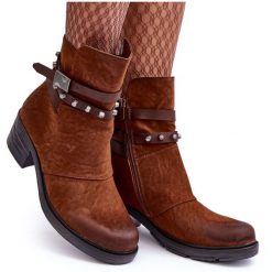 Ocieplane Botki Na Obcasie Camel Effie brązowe. Brązowe botki damskie ze skóry ekologicznej, bez obcasa, na obcasie, bez zapięcia. Za 182.95 zł.