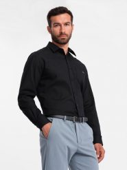Bawełniana męska koszula z kieszenią REGULAR FIT - czarna V1 OM-SHCS-0147 - XL. Czarne koszule męskie Ombre Clothing, l, bez wzorów, z bawełny, bez kołnierzyka, bez ramiączek. W wyprzedaży za 79.99 zł.